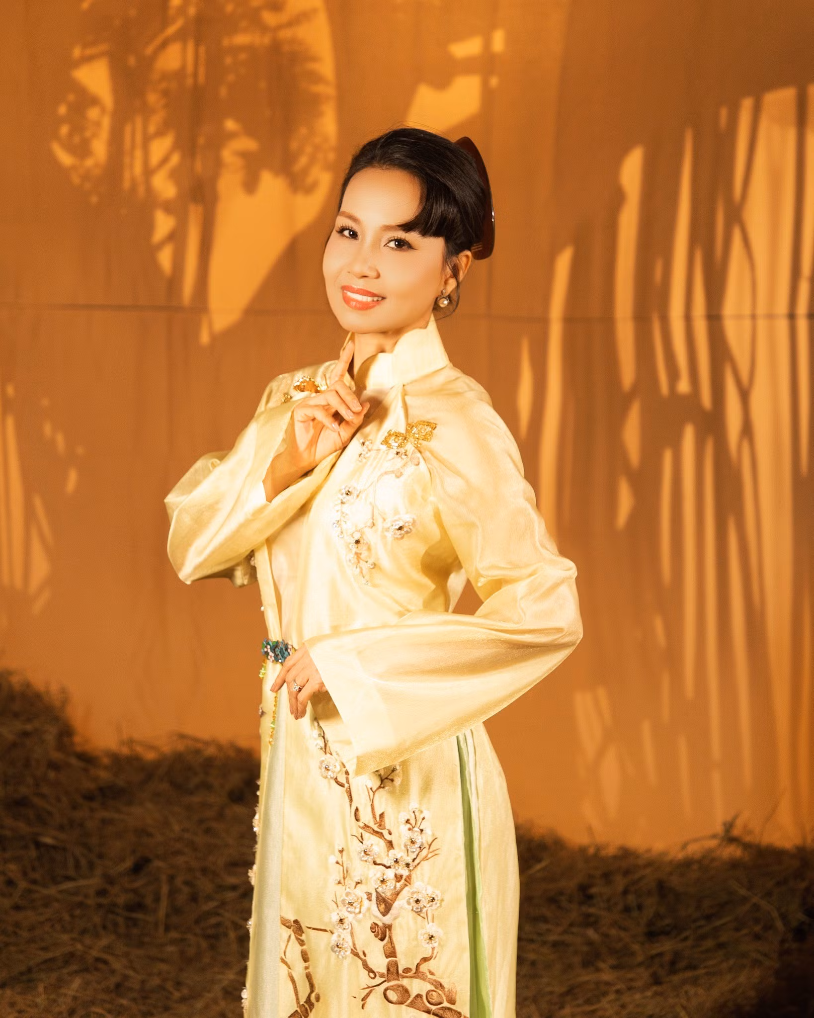 Ca sĩ Cẩm Ly cùng Hòa Minzy