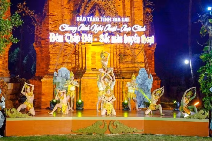 Đêm Tháp Đôi - Sắc màu huyền thoại: Điểm hẹn văn hóa đêm tại Gia Lai