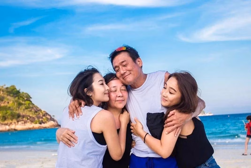 Tình yêu sắt son và sự thấu hiểu là chìa khóa giúp Lương Gia Huy đạt đến đỉnh cao sự nghiệp.