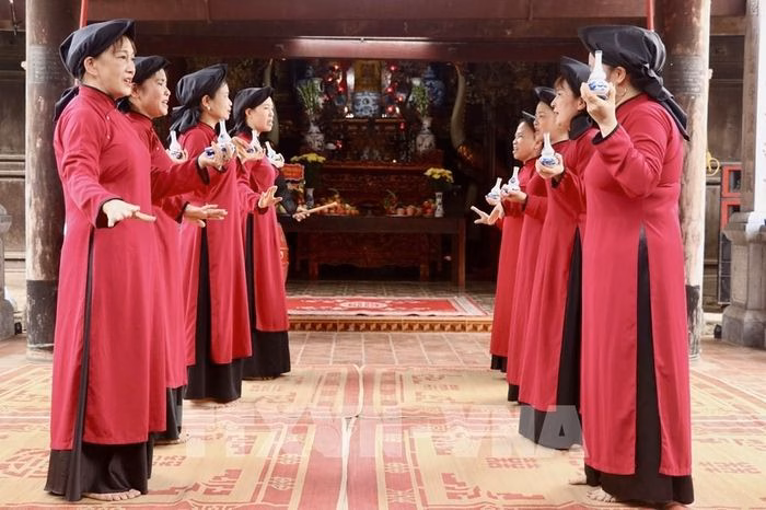Điệu "Hát mời rượu" thể hiện kỹ thuật luyến láy tinh xảo của các nghệ nhân Hùng Lô. Ảnh: Phương Thảo/TTXVN
