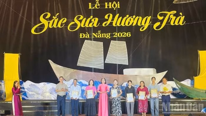 Khuyến khích cộng đồng cùng xây dựng môi trường sống xanh, sạch, đẹp để đón khách du lịch.