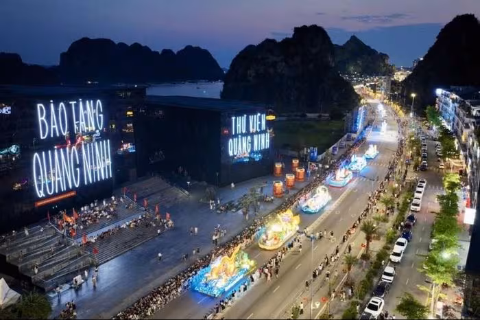 Carnaval Hạ Long 2026: Đêm Diễu Hành Rực Rỡ Đánh Thức Di Sản Phố Biển