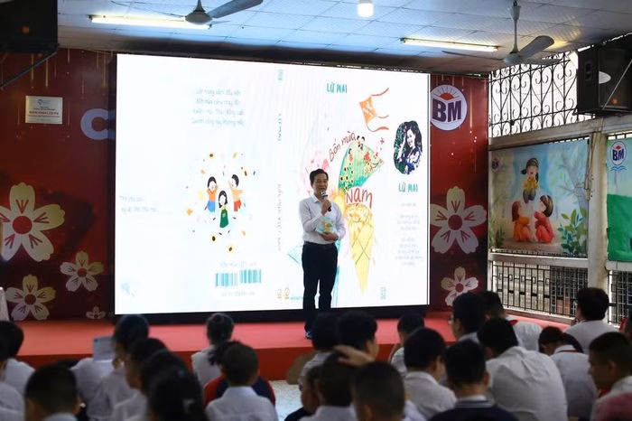 Không khí ấm áp buổi giao lưu thơ ca tại trường tiểu học Bình Minh