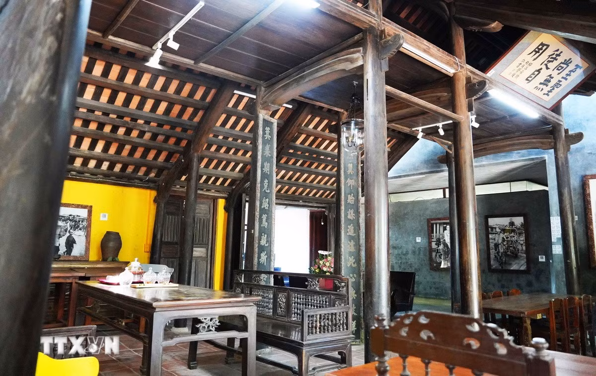 Những ngôi nhà cổ tại phố cổ Gia Hội, phường Phú Xuân, vẫn bảo tồn được nét kiến trúc nhà rường truyền thống đặc trưng của người Huế. (Ảnh: Nguyên Lý/TTXVN)