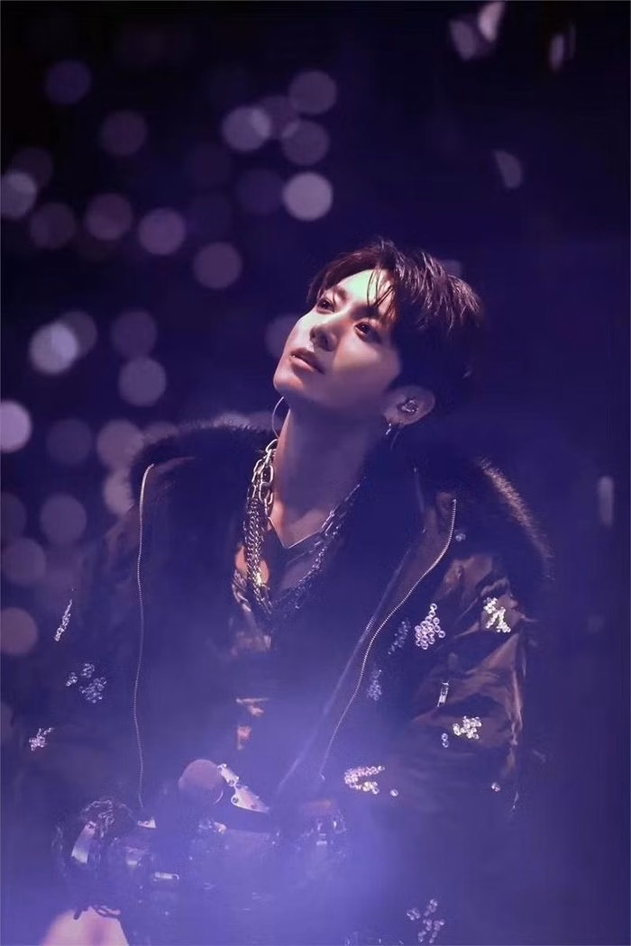 Với hơn 300 tỷ lượt xem hashtag cá nhân trên TikTok, Jungkook khẳng định vị thế nghệ sĩ solo có sức hút truyền thông mạnh mẽ nhất lịch sử.