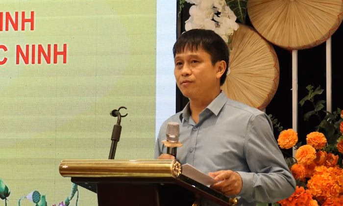 Đồng chí Nguyễn Hữu Mạo, Giám đốc Bảo tàng Bắc Ninh tham luận tại hội thảo.